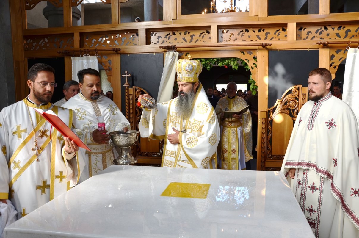 Sfințiri de biserici în Arad şi Timiş 30965