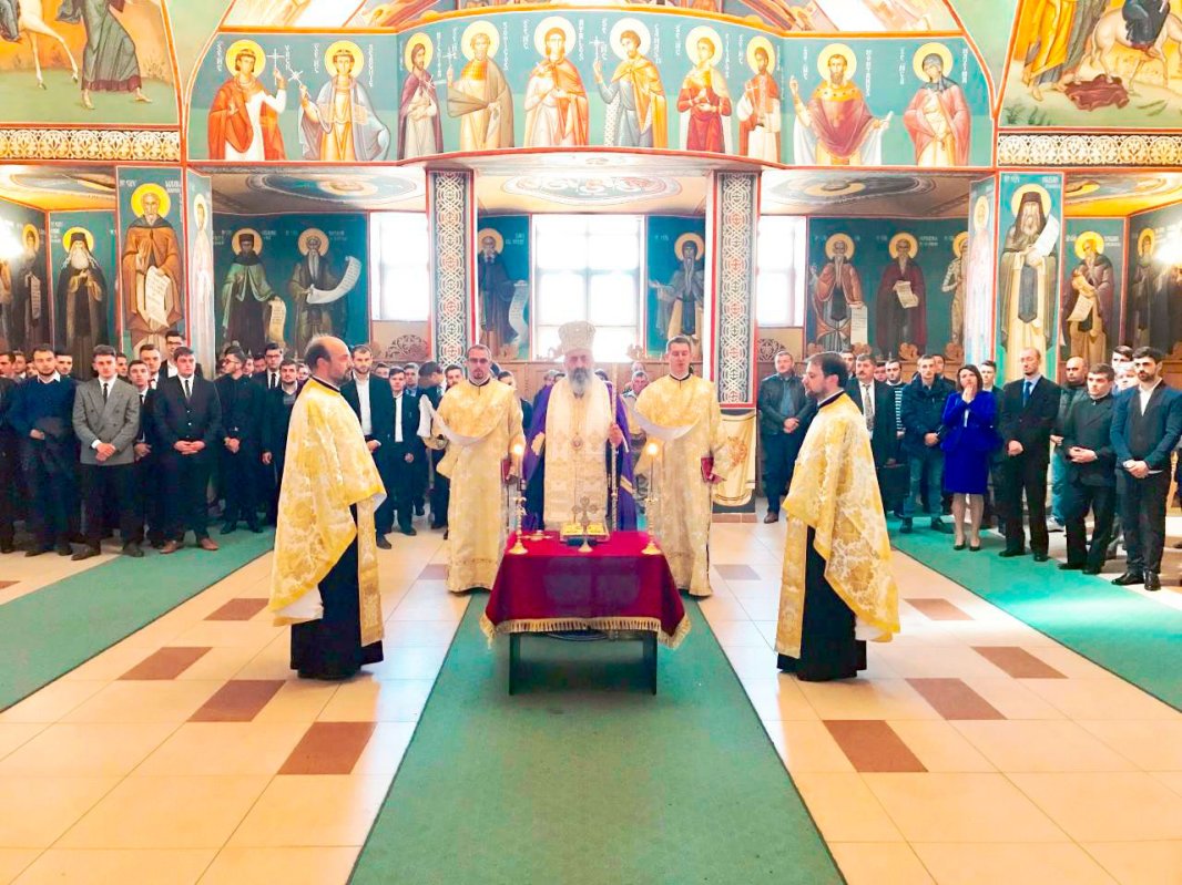 Binecuvântări şi festivităţi la începerea noului an universitar 30848