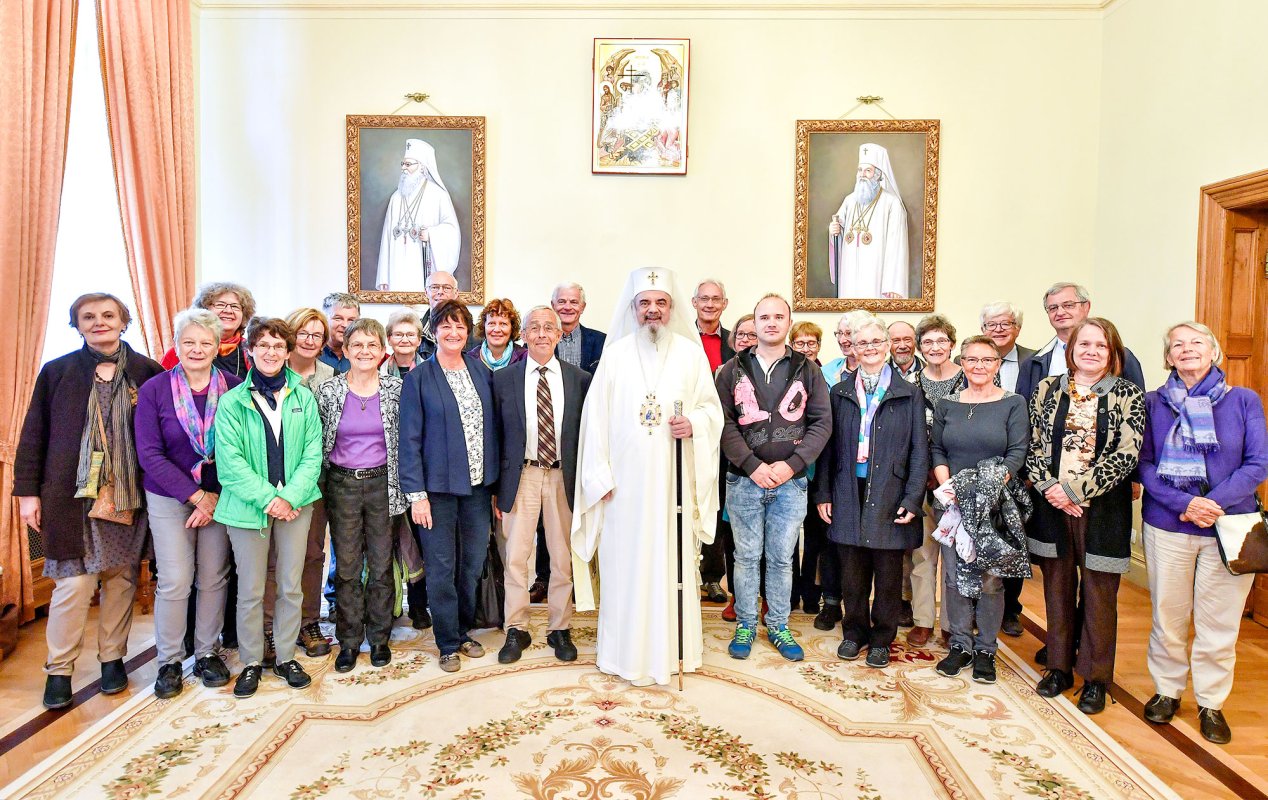 Pelerini elvețieni la Patriarhia Română 30817