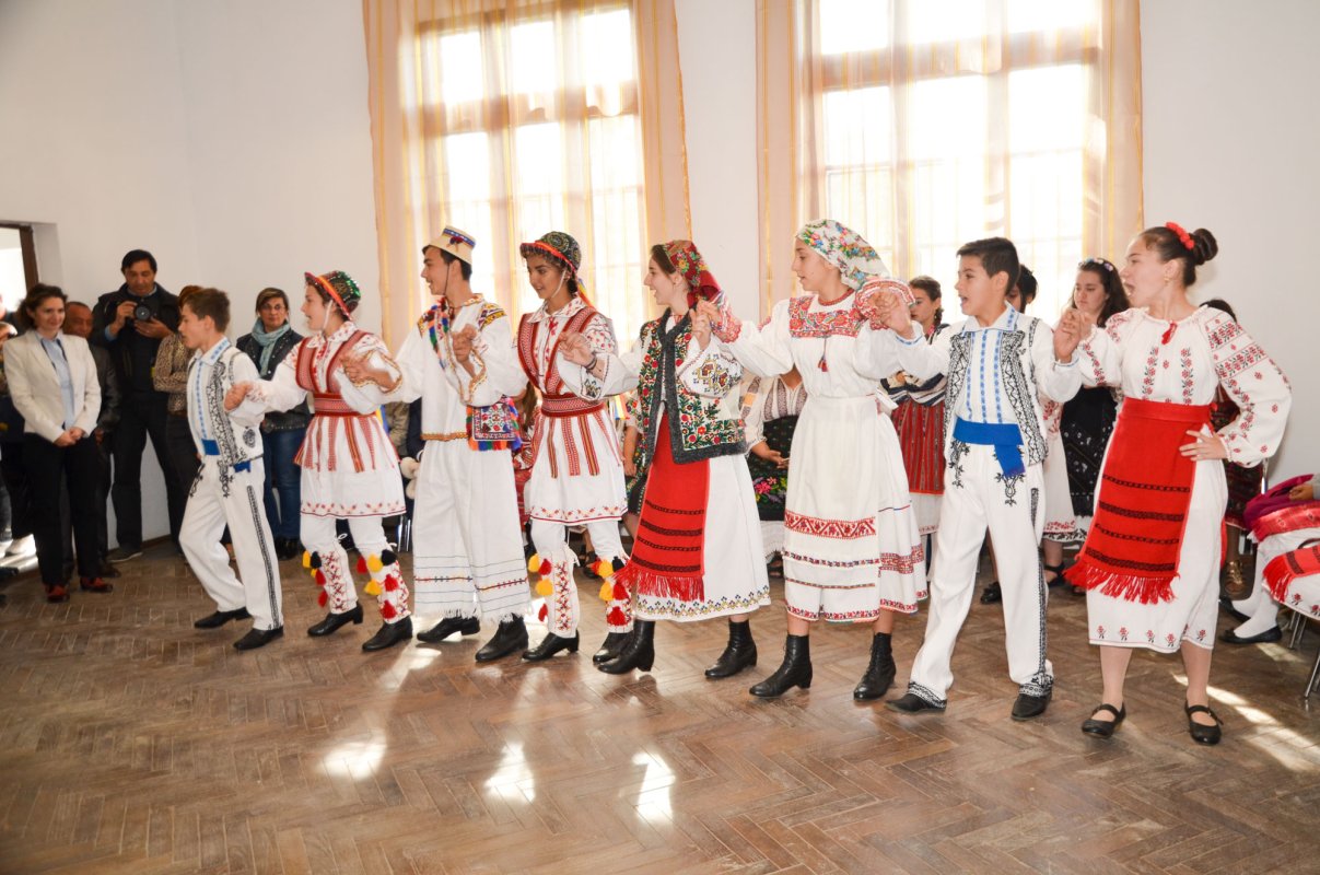 Activitate pentru elevii rromi la Râmnic 30648