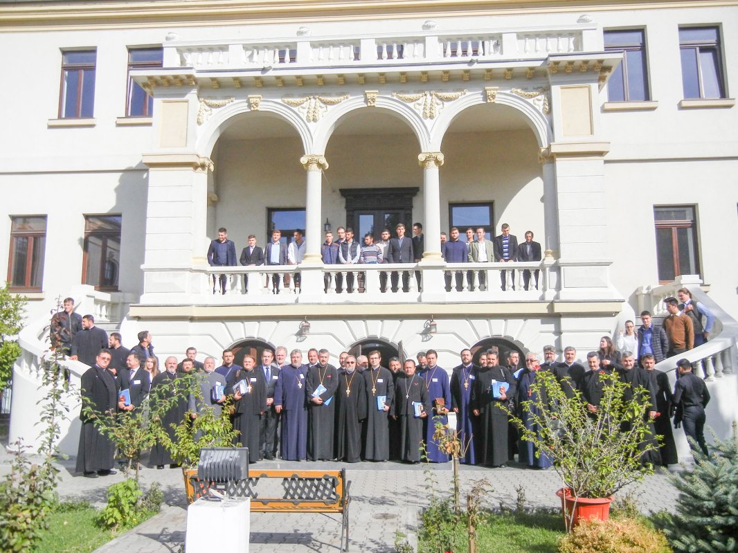 Simpozion naţional la Facultatea de Teologie 30643