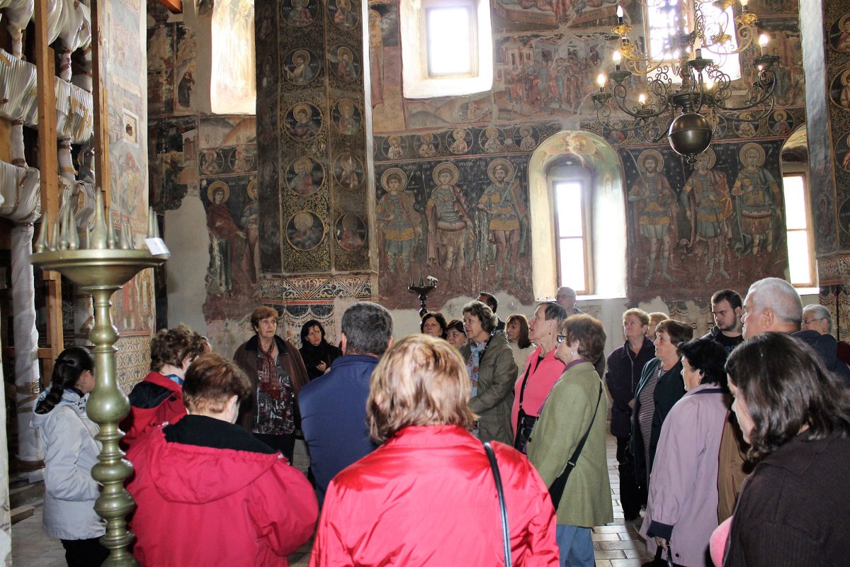 Pelerini clujeni la vechea Curte Domnească de la Târgoviște 30581