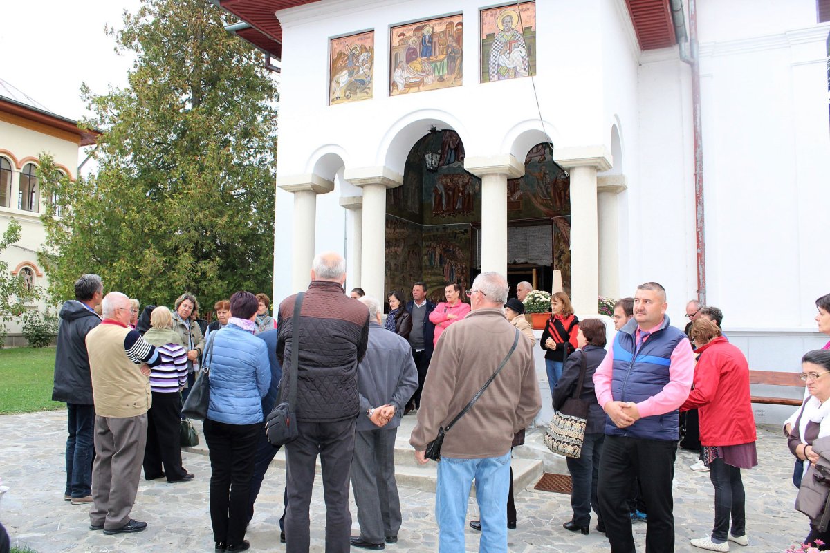 Pelerini clujeni la vechea Curte Domnească de la Târgoviște 30585