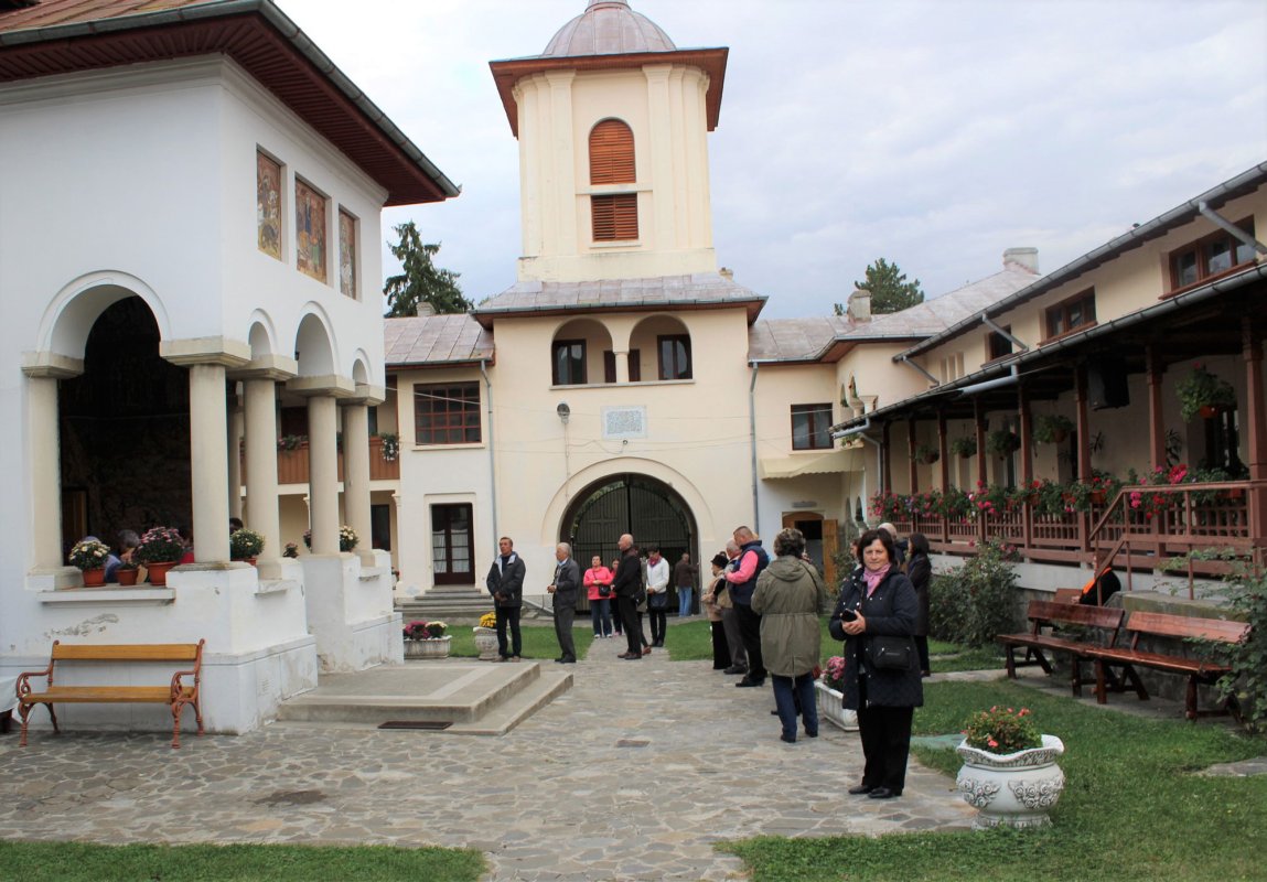 Pelerini clujeni la vechea Curte Domnească de la Târgoviște 30588