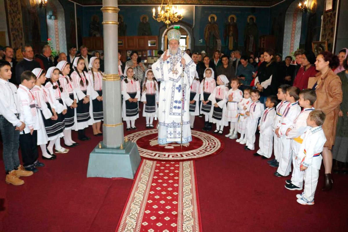 Sfințiri și binecuvântări la mai multe locaşuri 30557