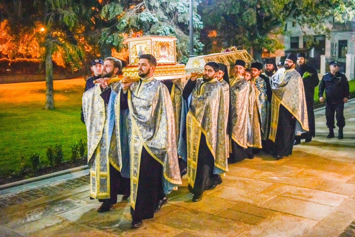 A început pelerinajul la Sfânta Cuvioasă Parascheva de la Iaşi 30494