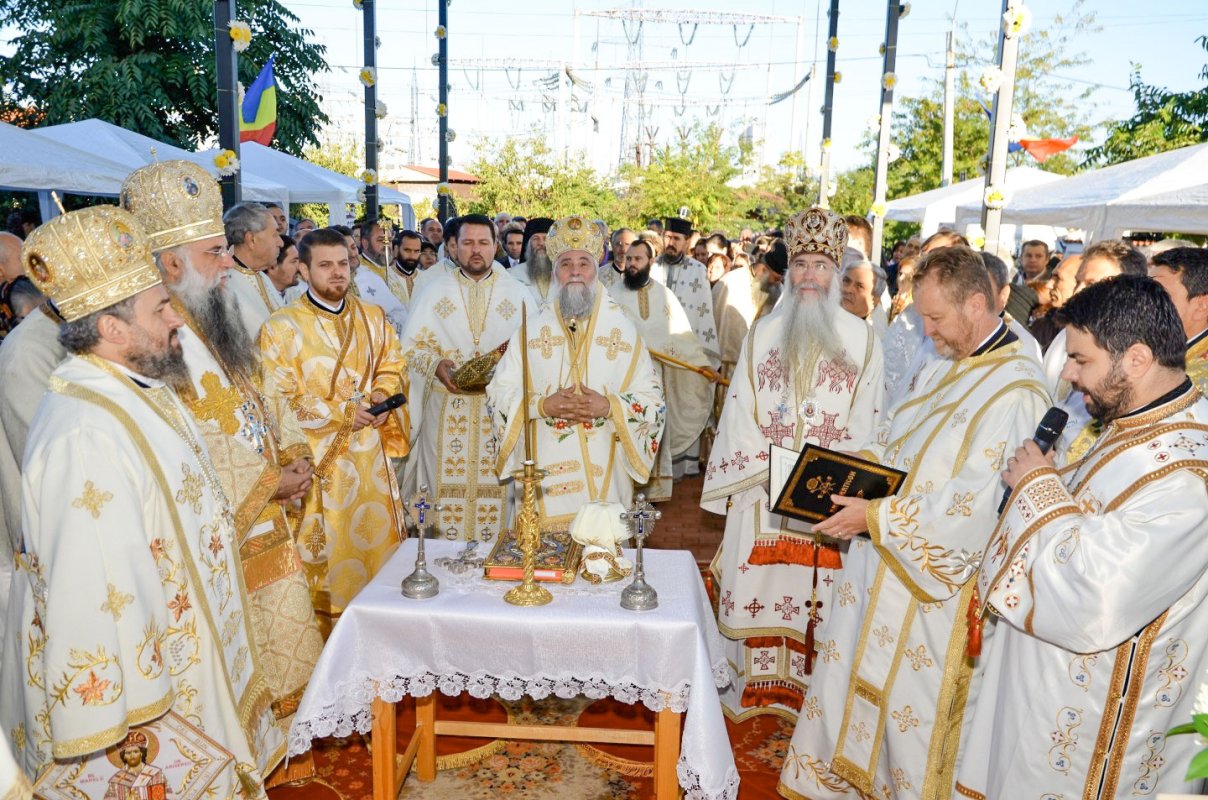 Bucurii duhovniceşti pentru credincioşii mehedinţeni 30477