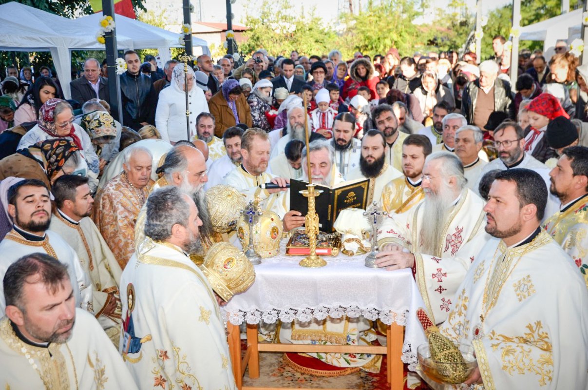 Bucurii duhovniceşti pentru credincioşii mehedinţeni 30479