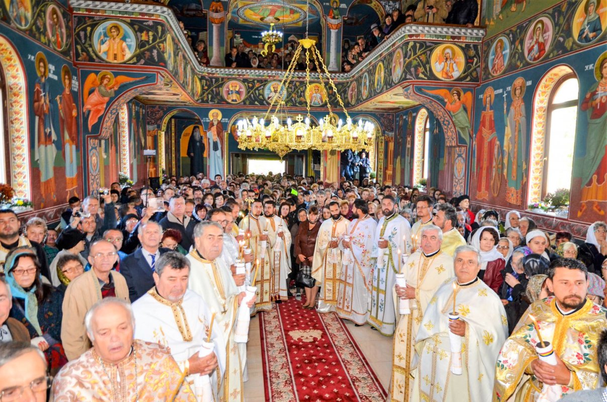 Bucurii duhovniceşti pentru credincioşii mehedinţeni 30480