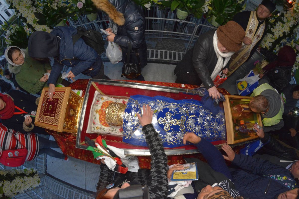 Pelerinaj şi rugăciune în cinstea Sfintei Parascheva 30459