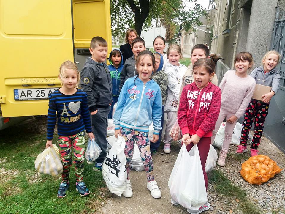 Campania „Dăruiește și fii mai bun!”, la Arad 30434