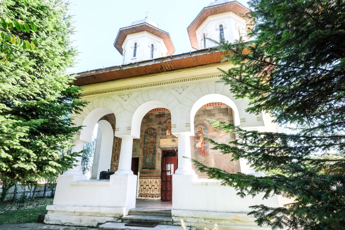 Masă caldă pentru copiii și bătrânii din Alexeni 30379