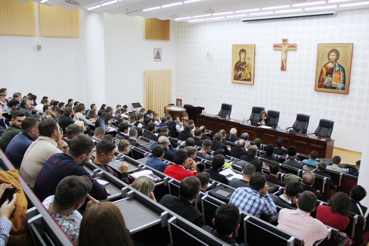 Ana Blandiana a vorbit studenţilor clujeni despre Memorialul de la Sighet 30205