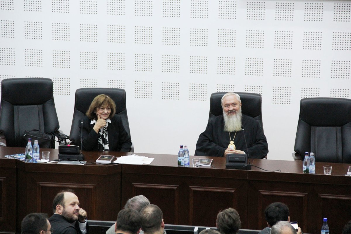 Ana Blandiana a vorbit studenţilor clujeni despre Memorialul de la Sighet 30207