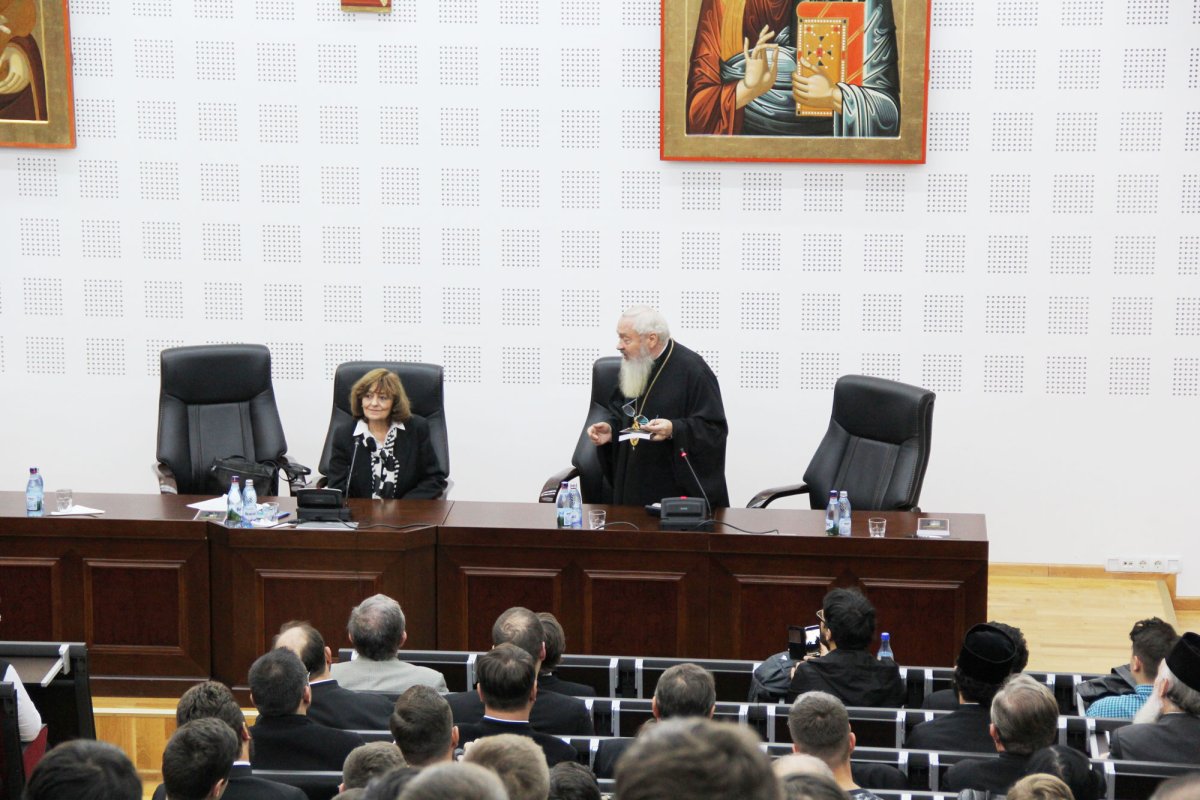 Ana Blandiana a vorbit studenţilor clujeni despre Memorialul de la Sighet 30208