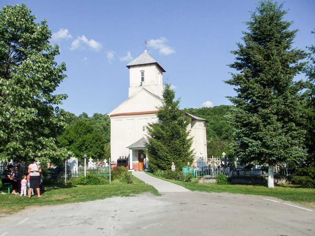 Biserici şi mănăstiri în haină de praznic 30227