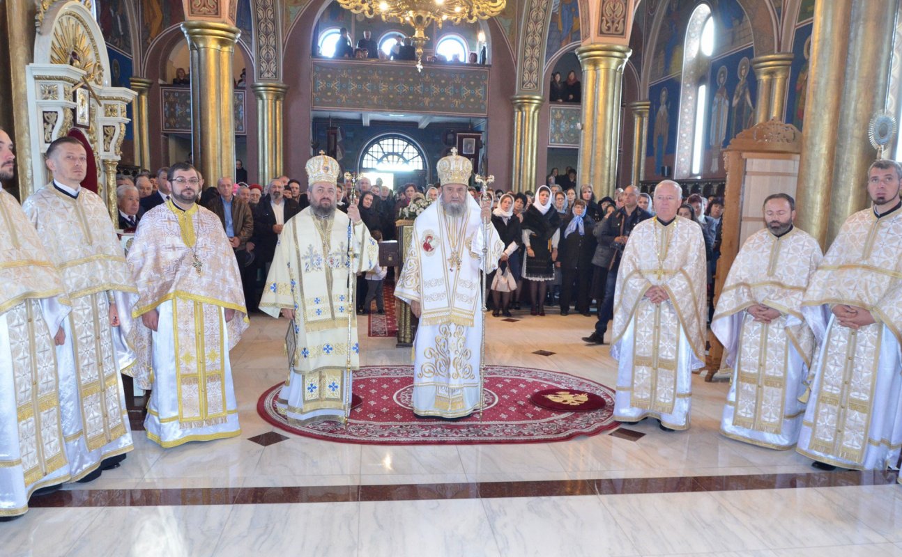 Slujiri arhierești la sărbătoarea Sfintei Cuvioase Parascheva 30137