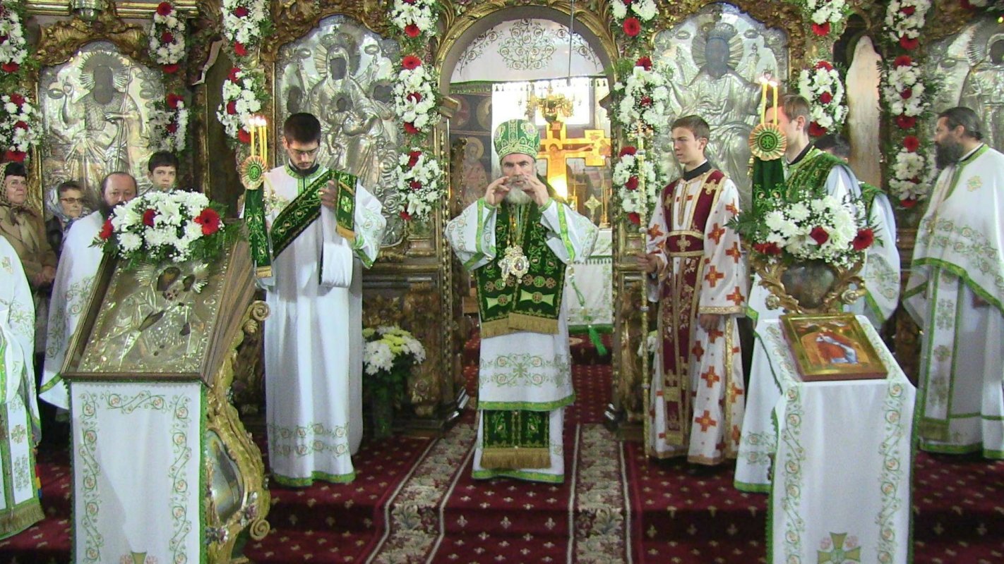 „Poporul român este născător de sfinţi şi de eroi“ 30058