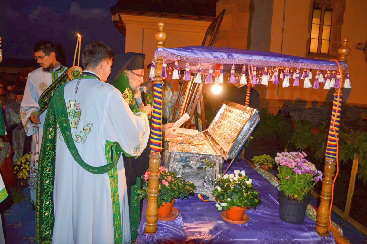 „Poporul român este născător de sfinţi şi de eroi“ 30059