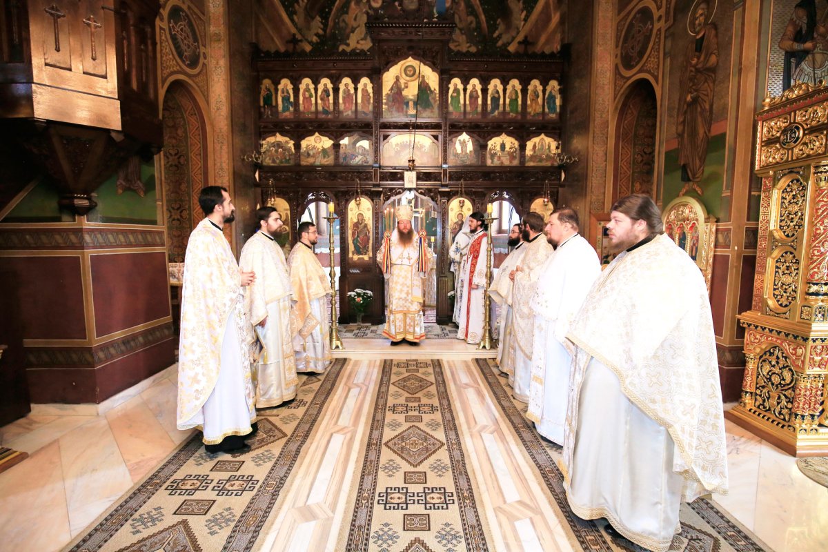 Slujiri arhiereşti în Duminica a 21-a după Rusalii 30066