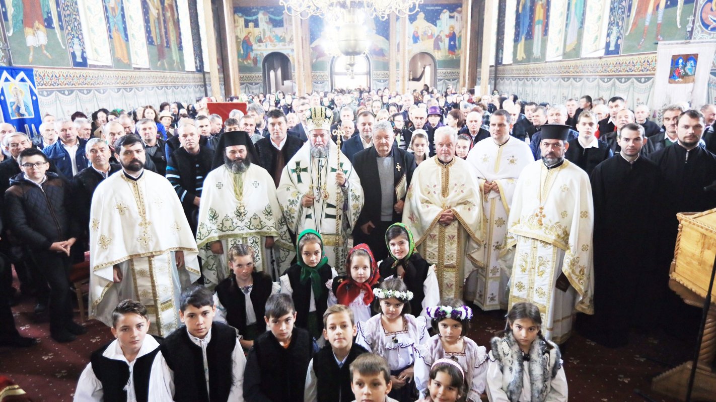 Slujiri arhiereşti în Duminica a 21-a după Rusalii 30068