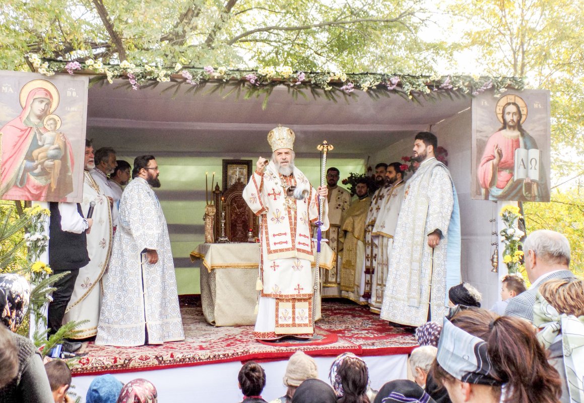 Slujiri arhierești în Mitropolia Munteniei și Dobrogei 30110