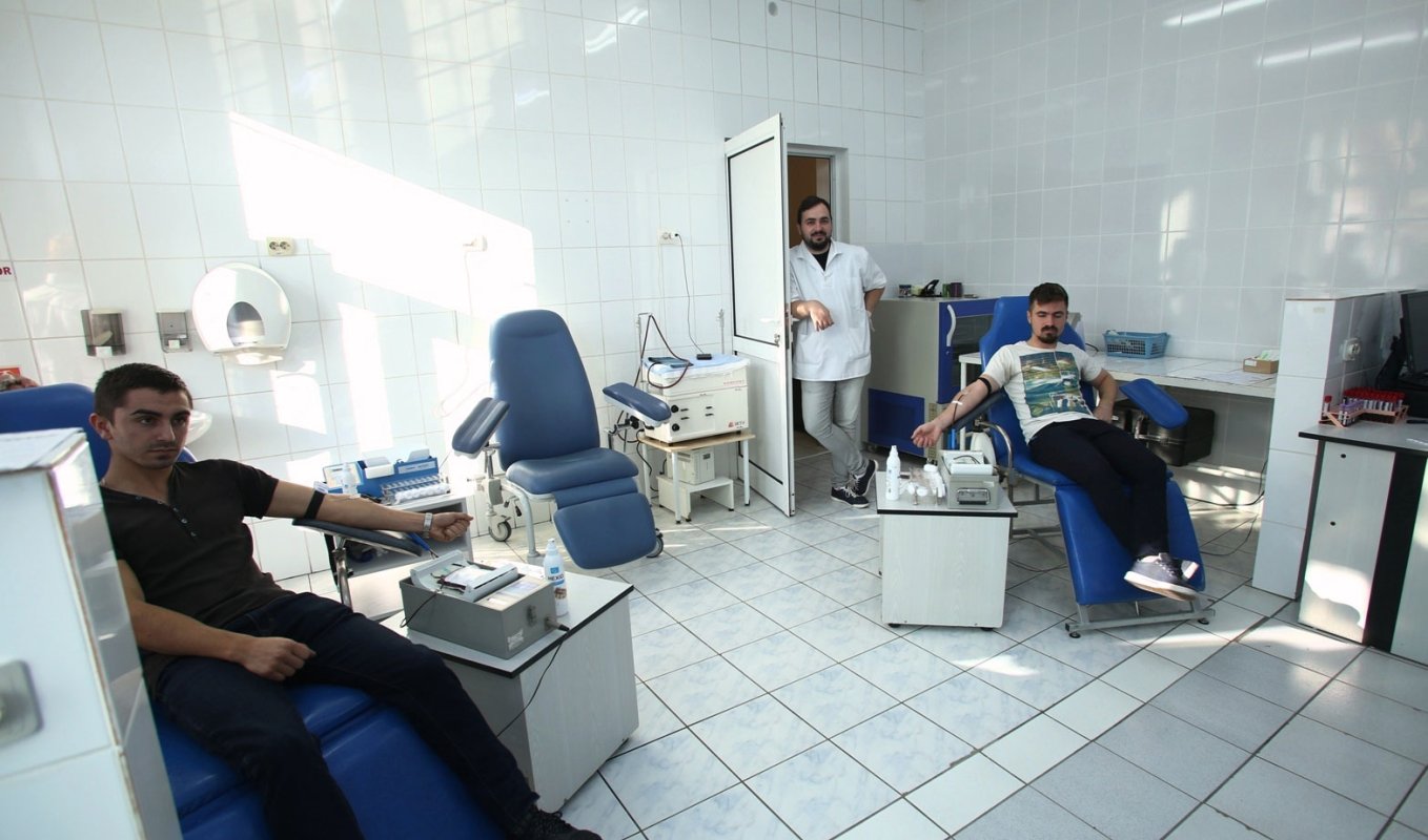 Studenții teologi de la Sibiu au donat sânge 30072