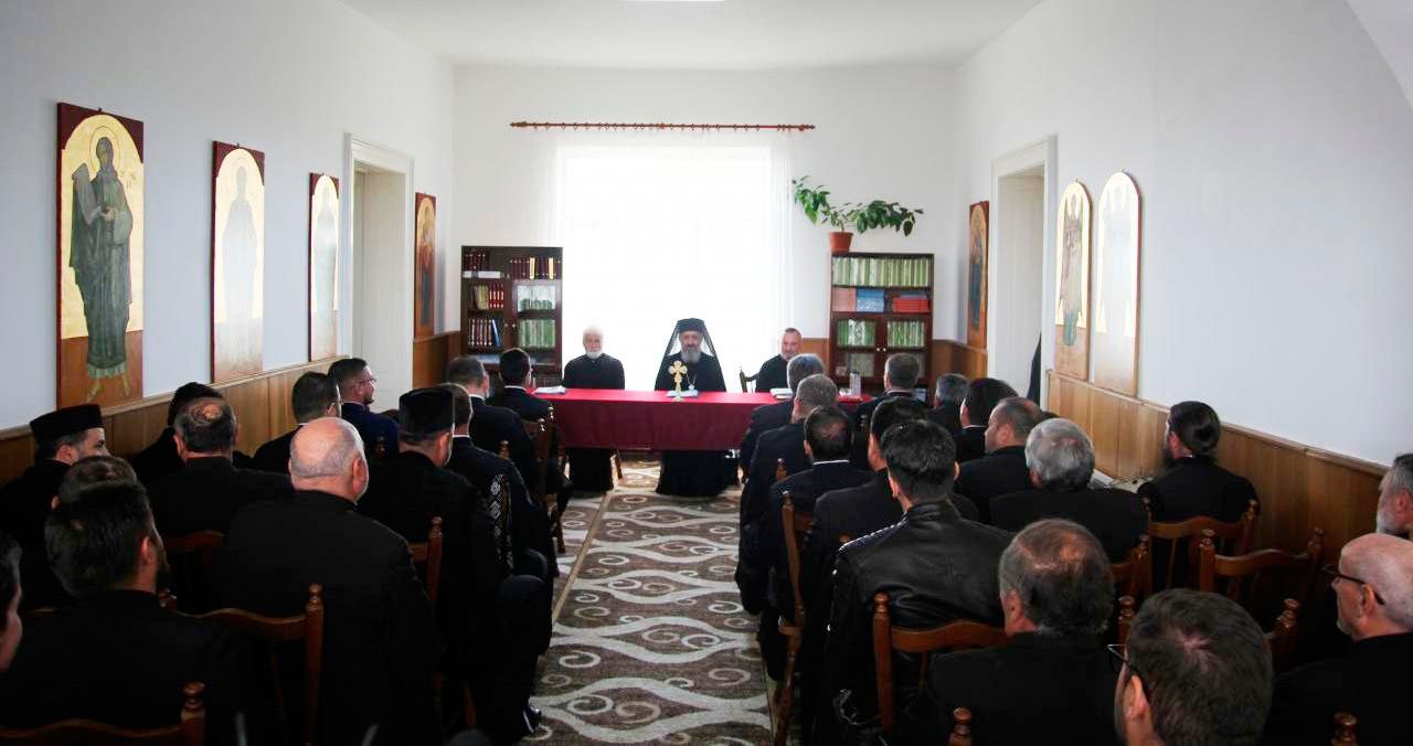 Au început conferințele preoțești de toamnă în Arhiepiscopia Alba Iuliei, sub genericul „Jertfelnicie și mărturisire în lucrarea preoțească” 30005