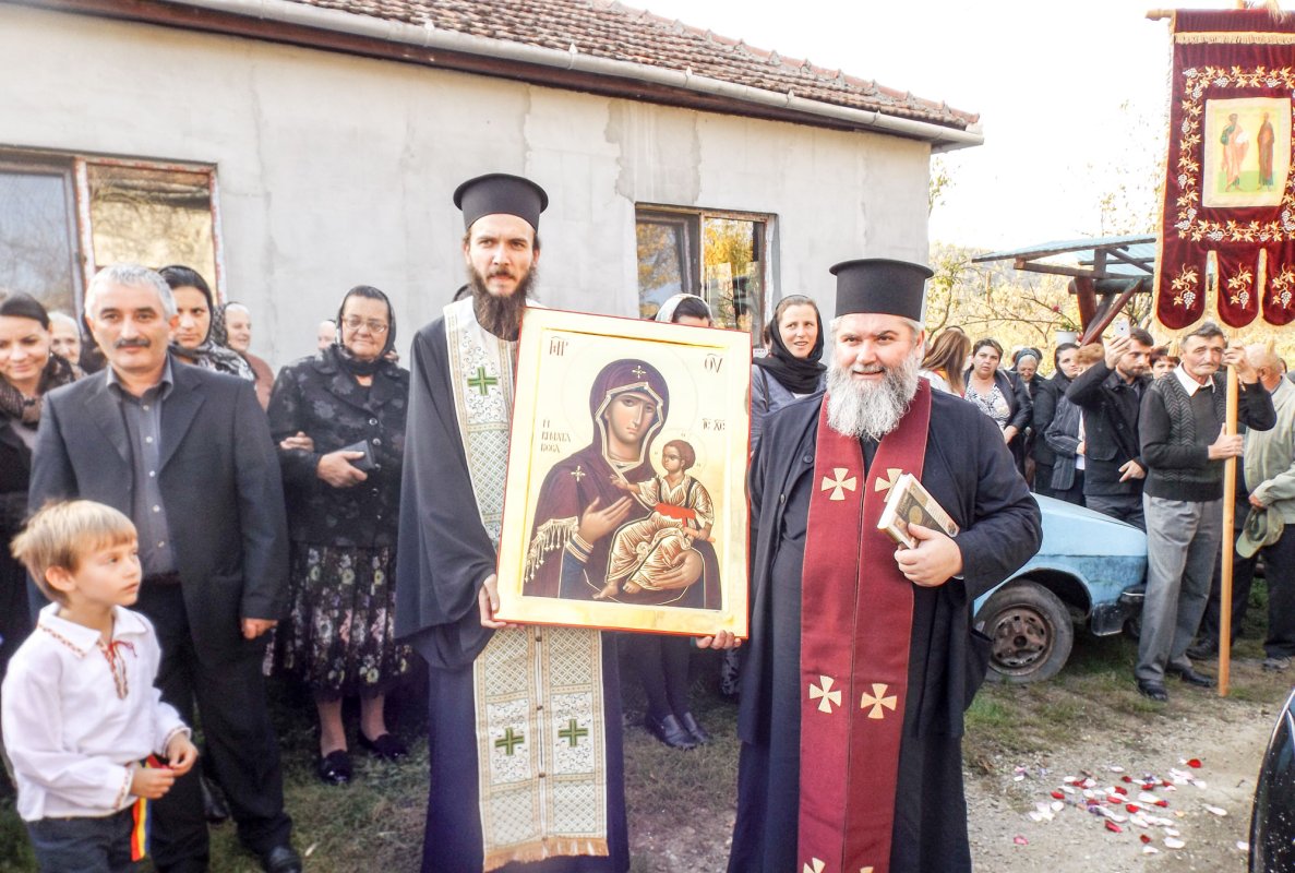 Hram, procesiune și cerc pastoral-misionar la Parohia Joia Mare 29964