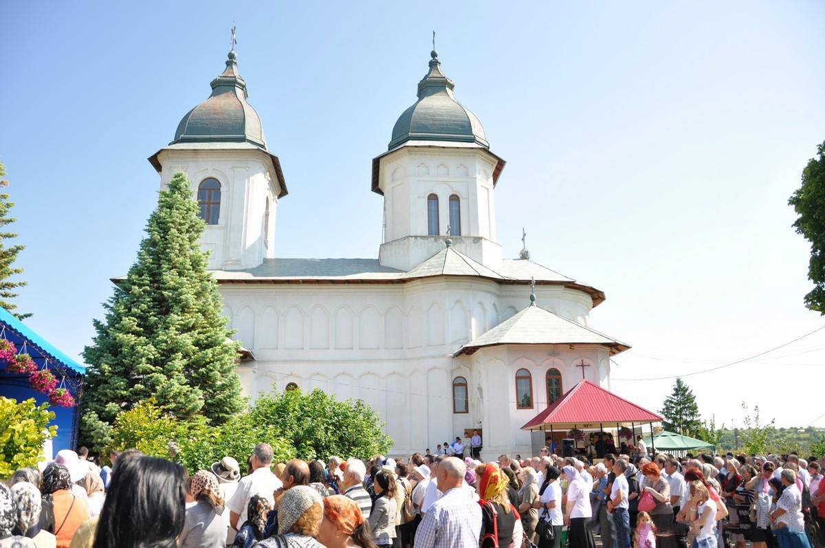 Întronizarea PS Ignatie Trif, noul Episcop al Huşilor 29935