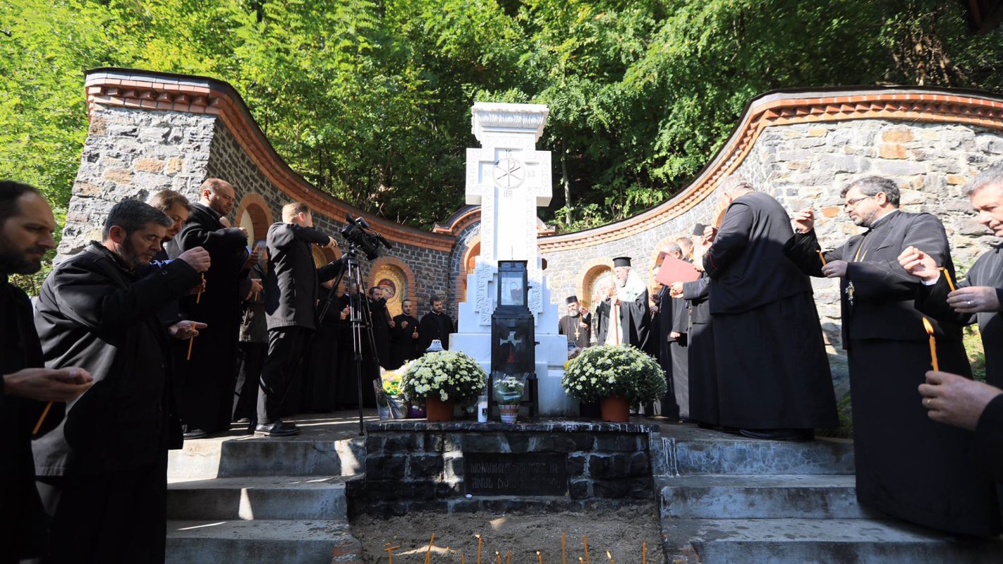 Slujbe de pomenire pentru Arhiepiscopul Justinian 29948