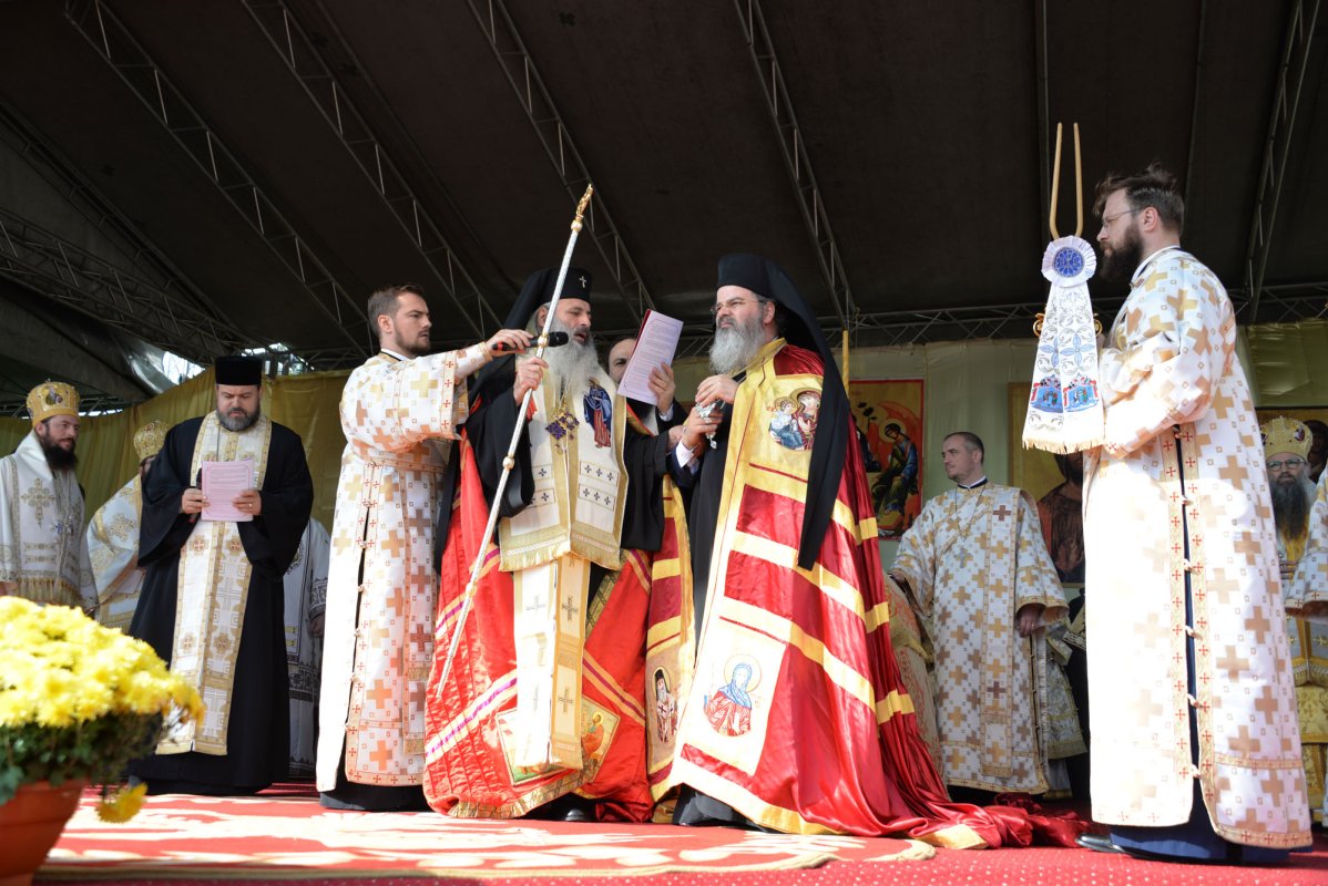 A fost întronizat noul Episcop al Hușilor 29709