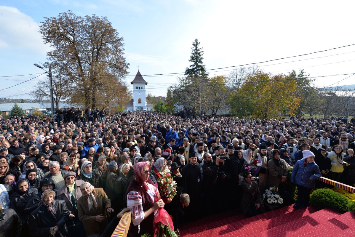 A fost întronizat noul Episcop al Hușilor 29711