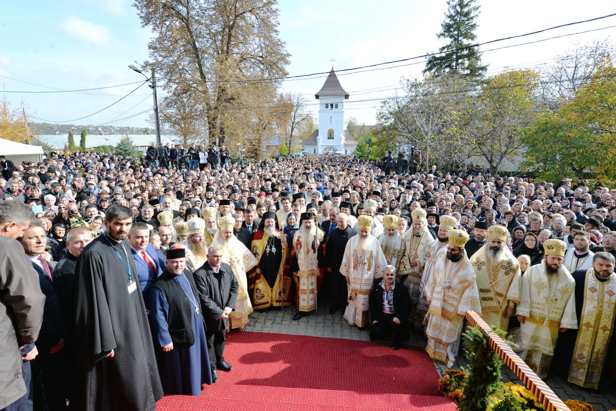 A fost întronizat noul Episcop al Hușilor 29712
