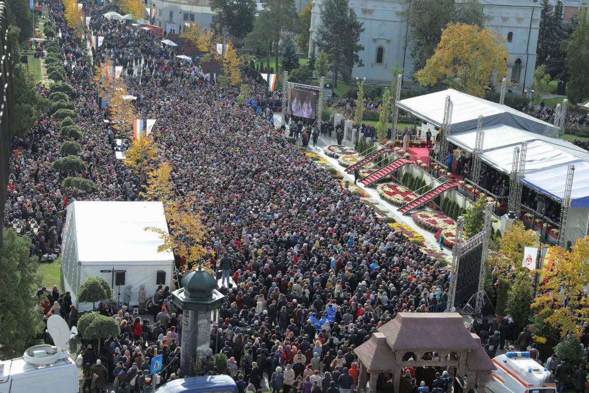 Ce s-a văzut şi ce nu s-a văzut la sărbătoarea Sfintei Parascheva 29706