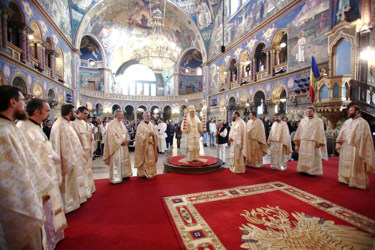 Întâlnirea tinerilor din Arhiepiscopia Sibiului: „Bucuria tinereţii” 29737