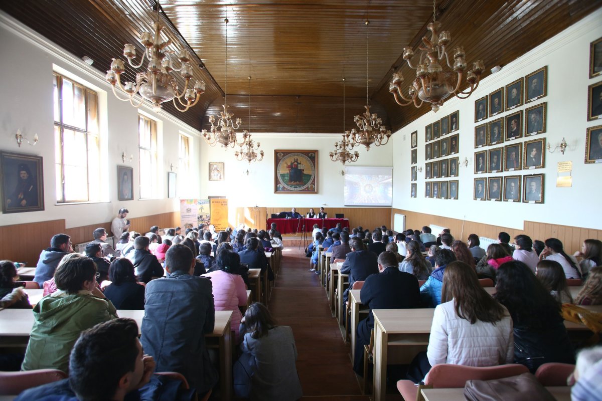 Întâlnirea tinerilor din Arhiepiscopia Sibiului: „Bucuria tinereţii” 29740