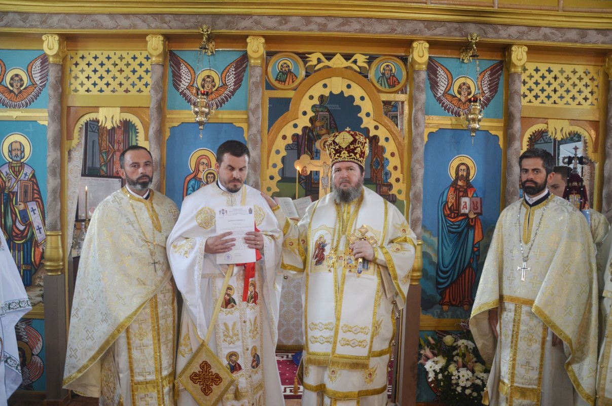 Târnosiri şi slujbe arhiereşti în Duminica a 23-a după Rusalii 29672