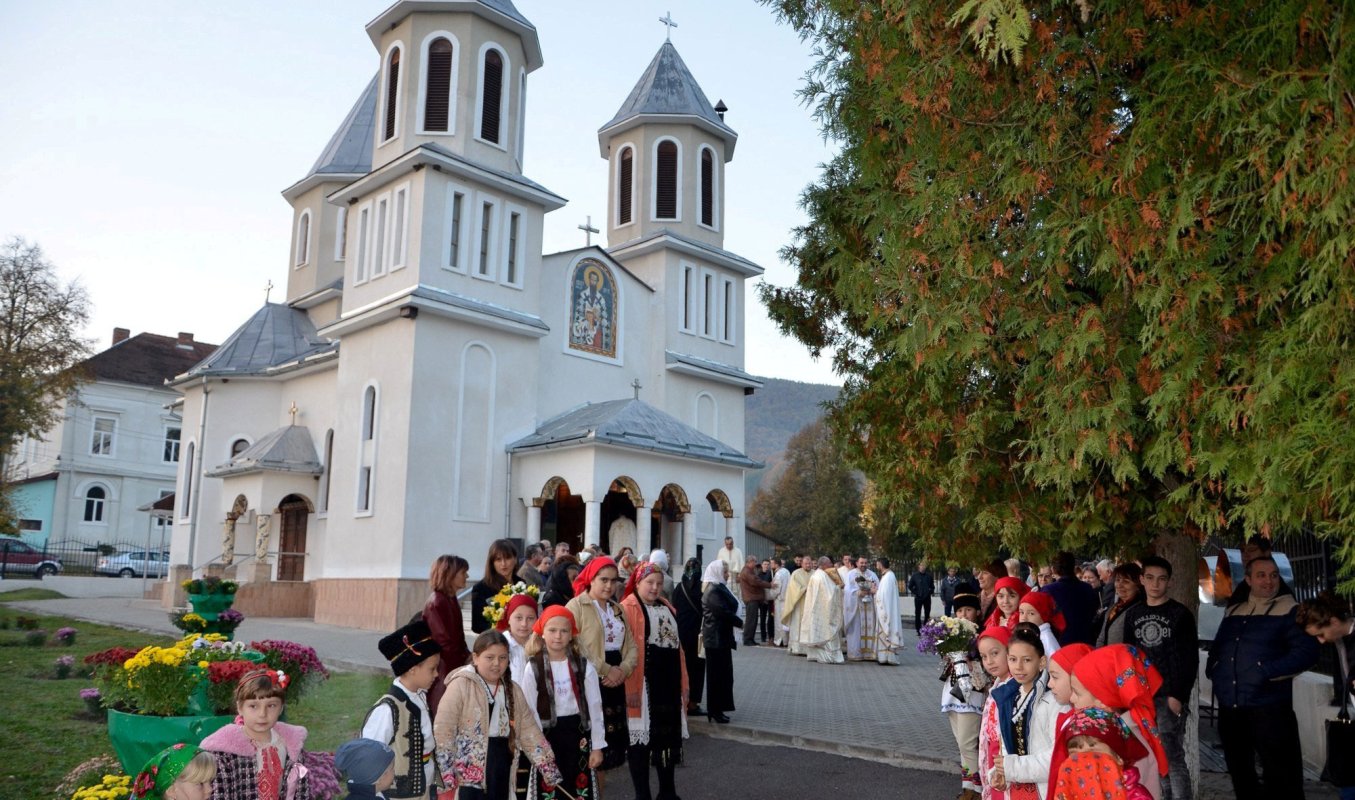 Târnosiri şi slujbe arhiereşti în Duminica a 23-a după Rusalii 29677