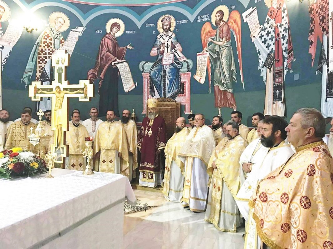 Slujiri arhierești de Sfântul Mare Mucenic Dimitrie, Izvorâtorul de Mir 29332