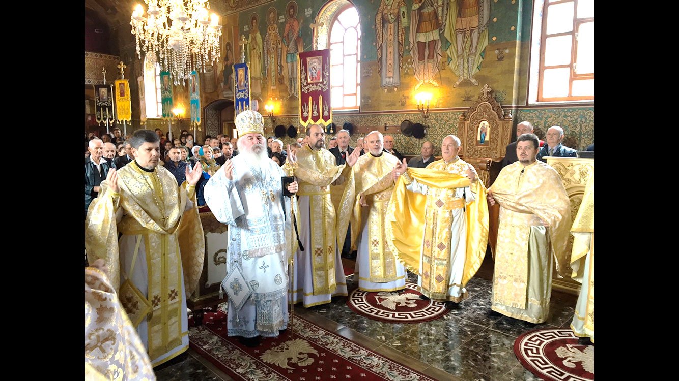 Sfinţire de catapeteasmă şi târnosire de biserică în Banat 29265