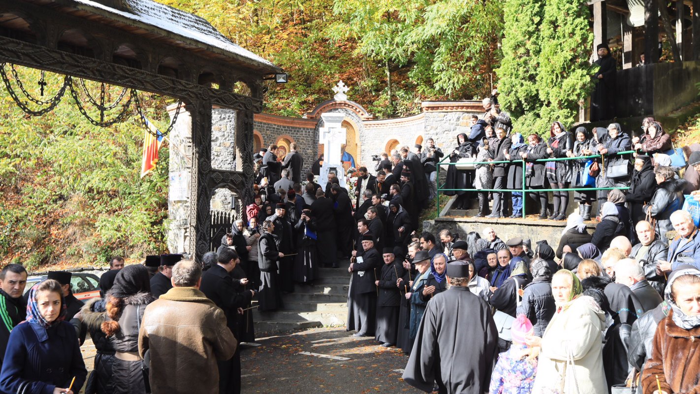 Parastas pentru Arhiepiscopul Justinian, la Mănăstirea Rohia 29130