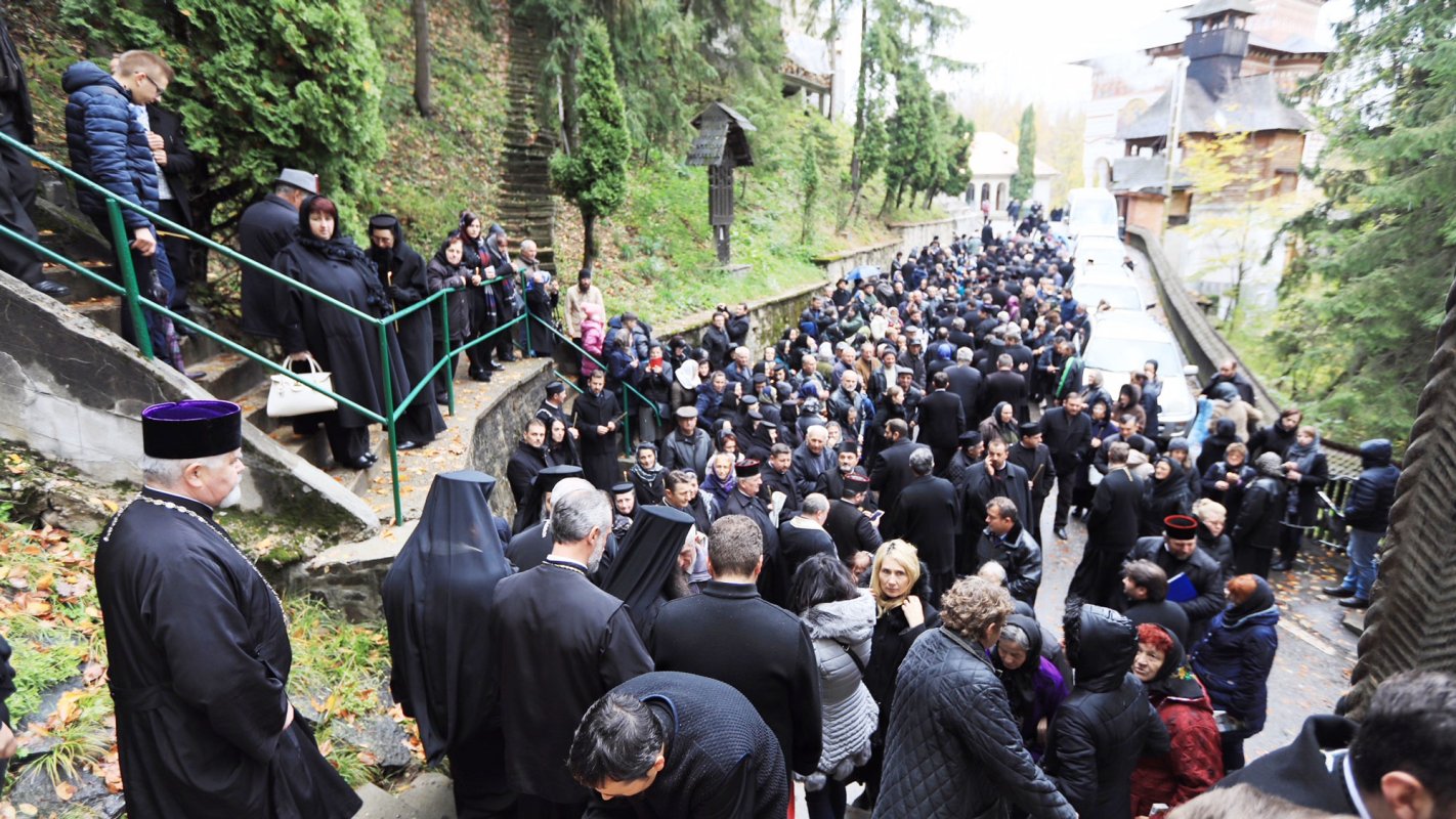 Parastas pentru Arhiepiscopul Justinian, la Mănăstirea Rohia 29131