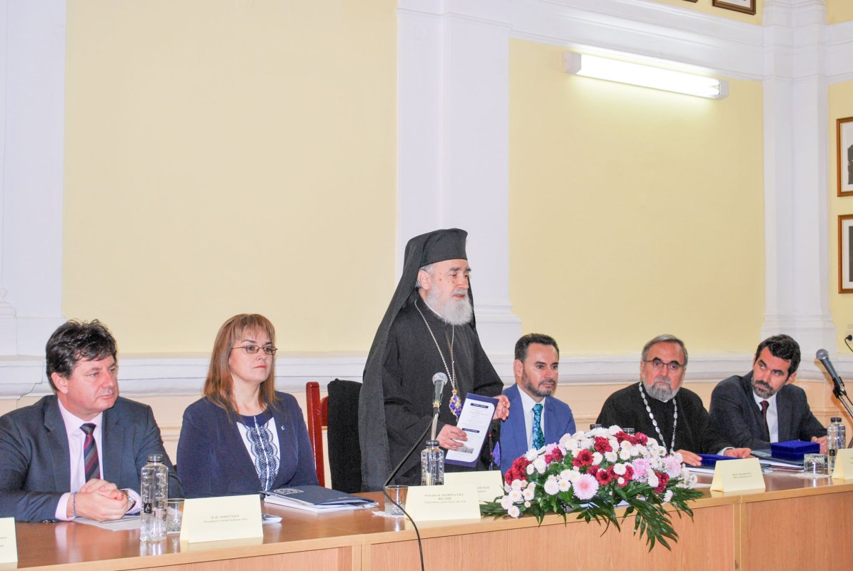 Eveniment academic interdisciplinar la Arad 28903