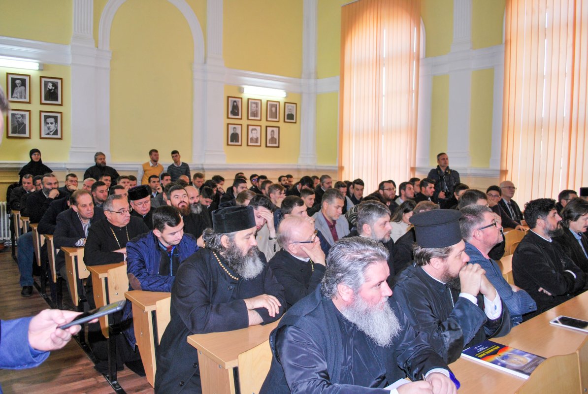 Eveniment academic interdisciplinar la Arad 28904