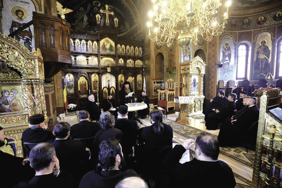 Slujiri arhierești și conferințe preoțești în Episcopia Covasnei și Harghitei 28895