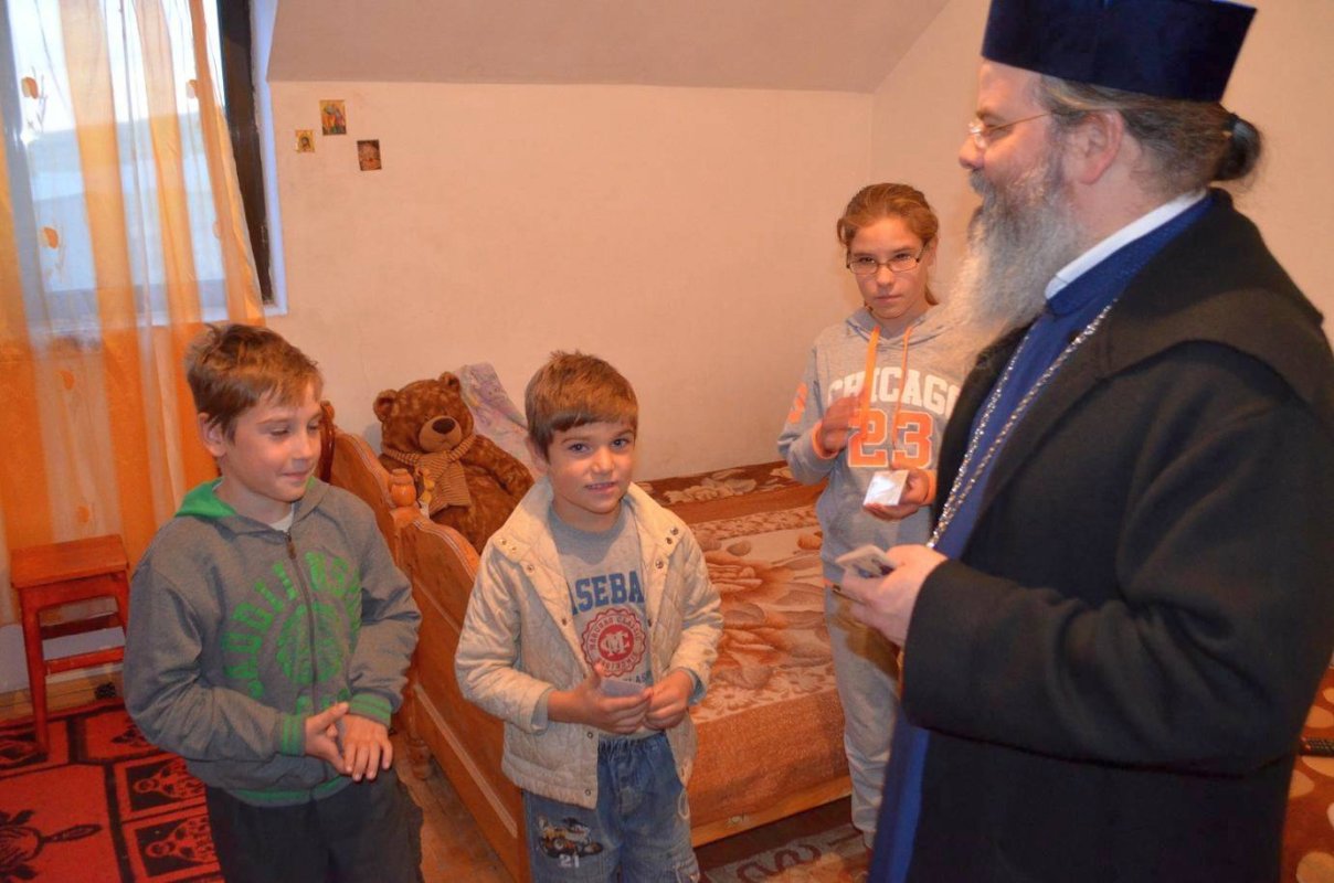 Vizite arhiereşti în Eparhia Huşilor 28879