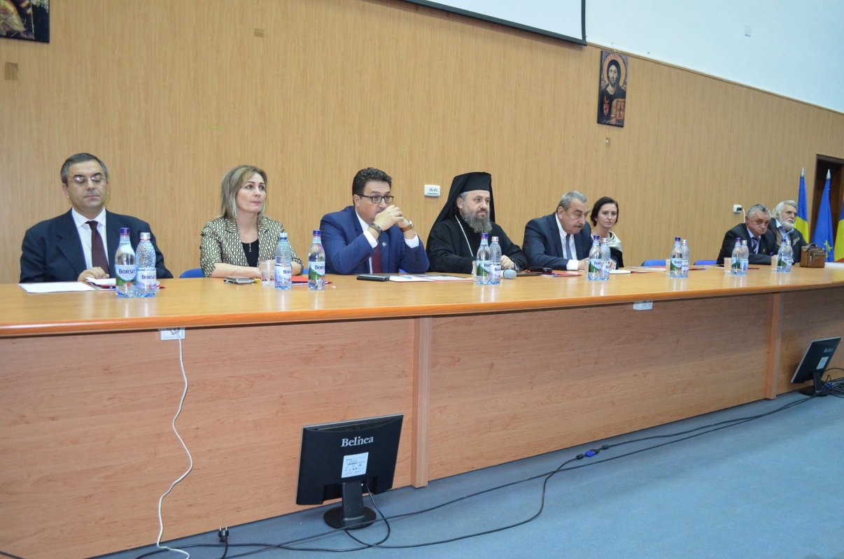 Conferință închinată pătimitorilor din închisorile comuniste, la Deva 28851