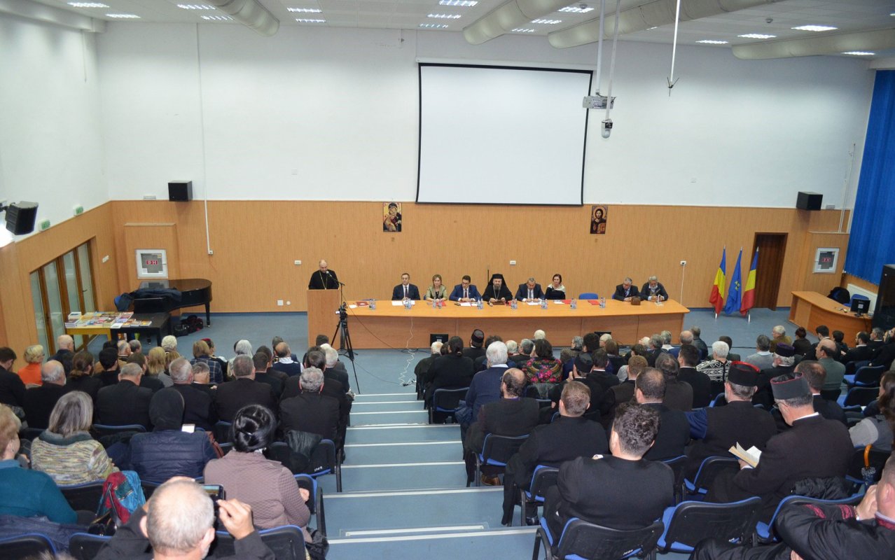 Conferință închinată pătimitorilor din închisorile comuniste, la Deva 28853