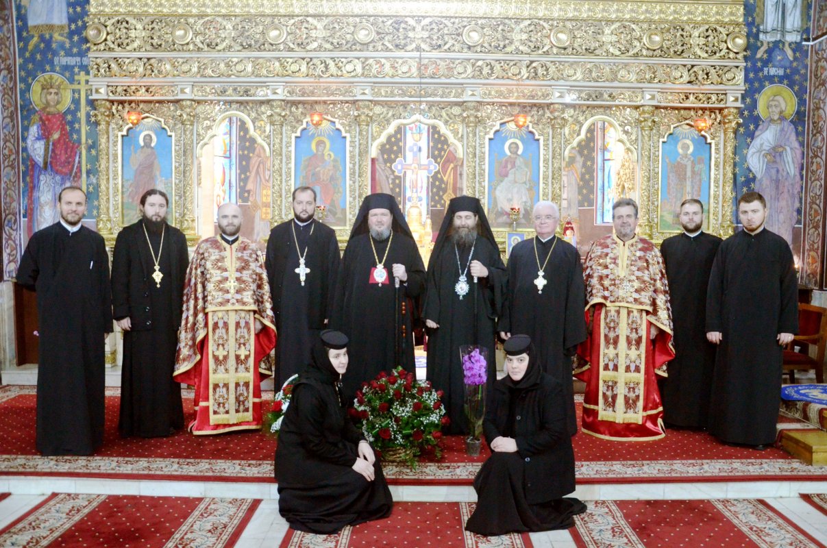 Preasfinţitul Părinte Sofronie a aniversat 50 de ani de viață 28846